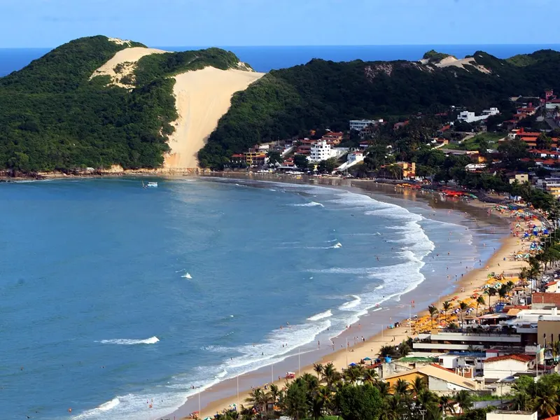 Praia de Ponta Negra e Morro do Careca, em Natal